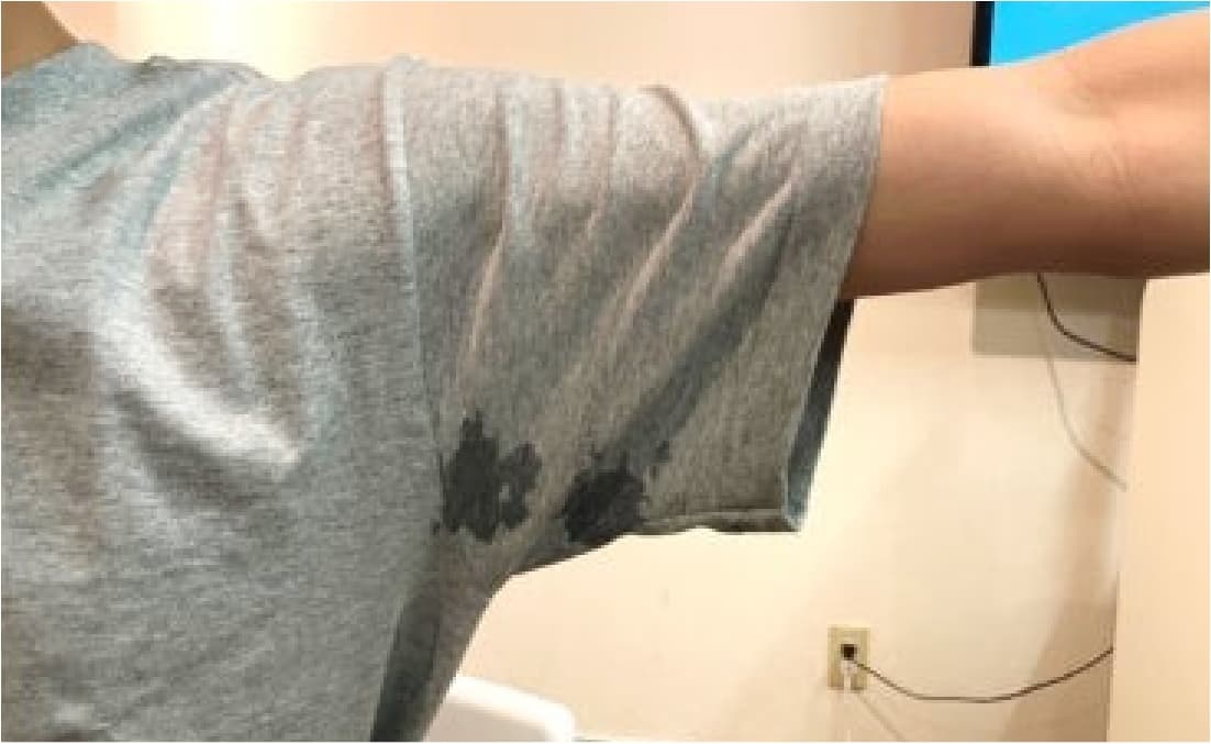 GMA処方サンプル有条件のTシャツの汗染み